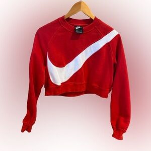 Stay stylish and comfortable during your workout! Nike crop top - make offer 😁